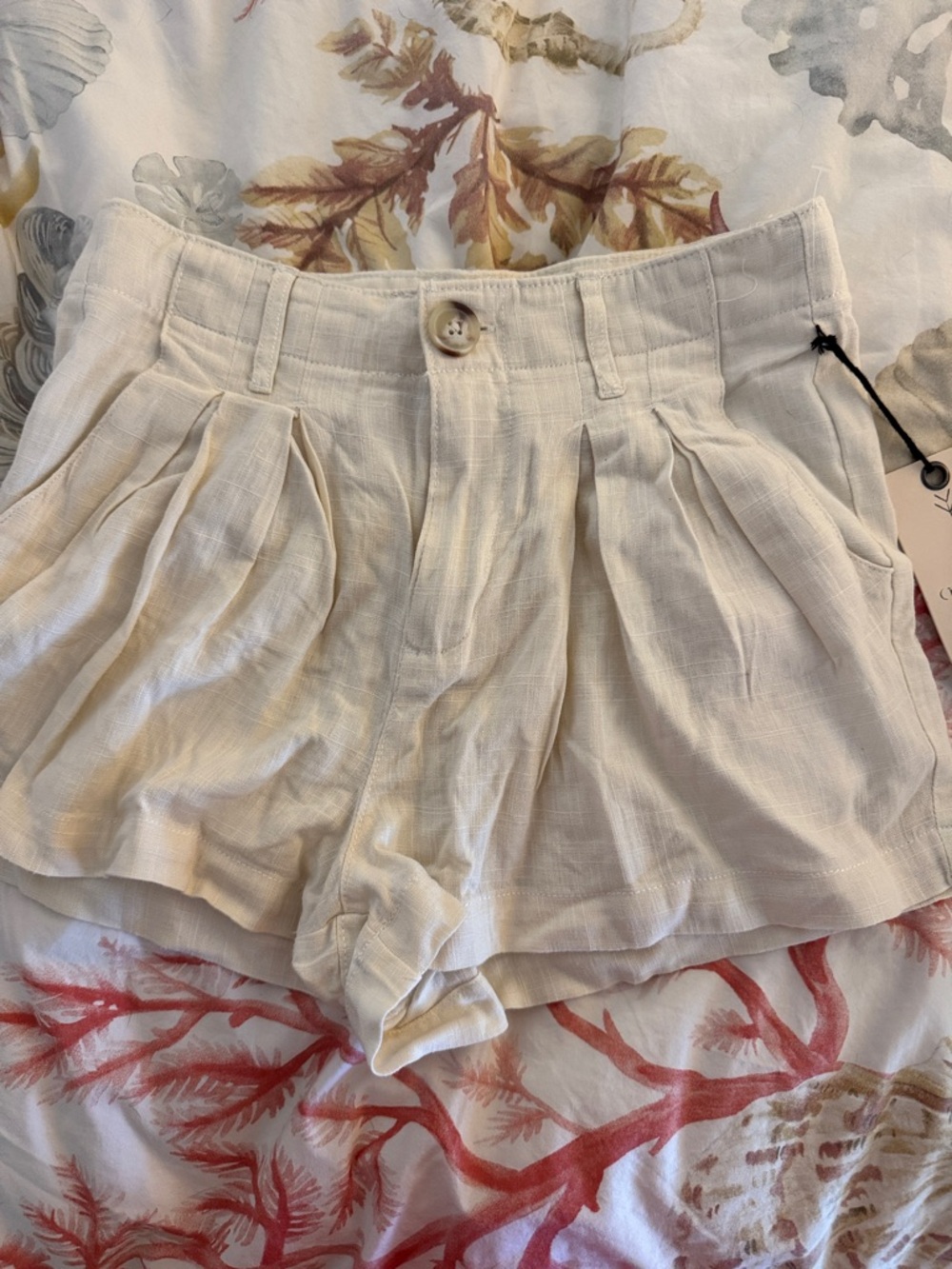 Light Cream Pleated Women’s linen Shorts